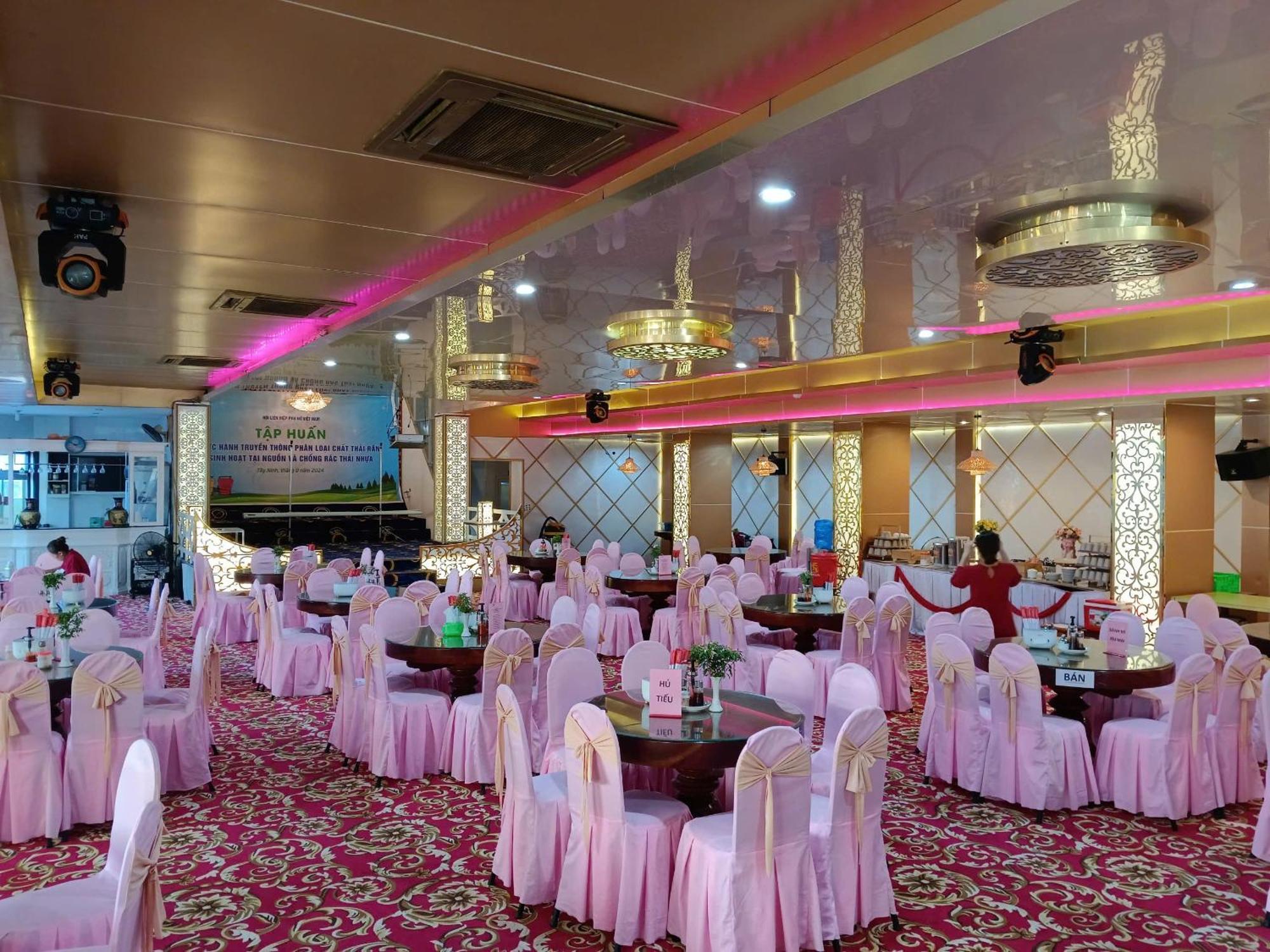 Nhat Quy Hotel Tay Ninh Екстер'єр фото