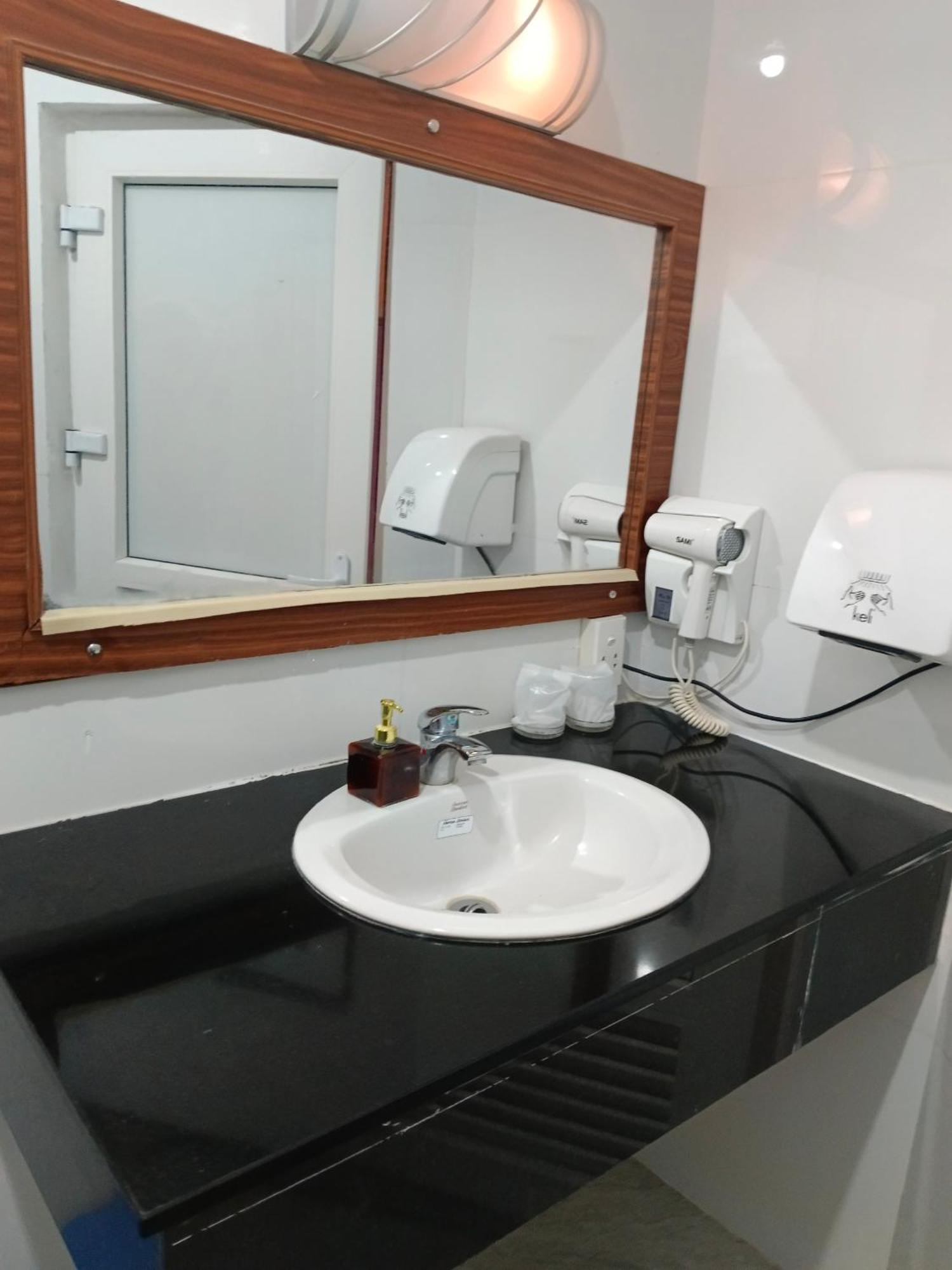 Nhat Quy Hotel Tay Ninh Екстер'єр фото